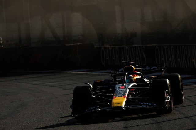  és  - Verstappen vitte a prímet a mexikói FP2-n, Piastri eközben csak 12.
